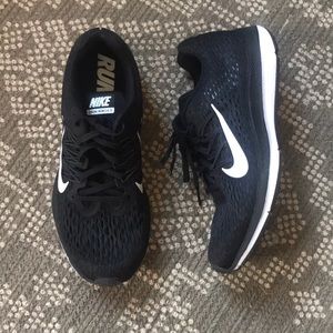 Nike Women’s Black and White Athletic Shoes
